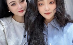 扒开粉嫩小泬舌头伸进去视频